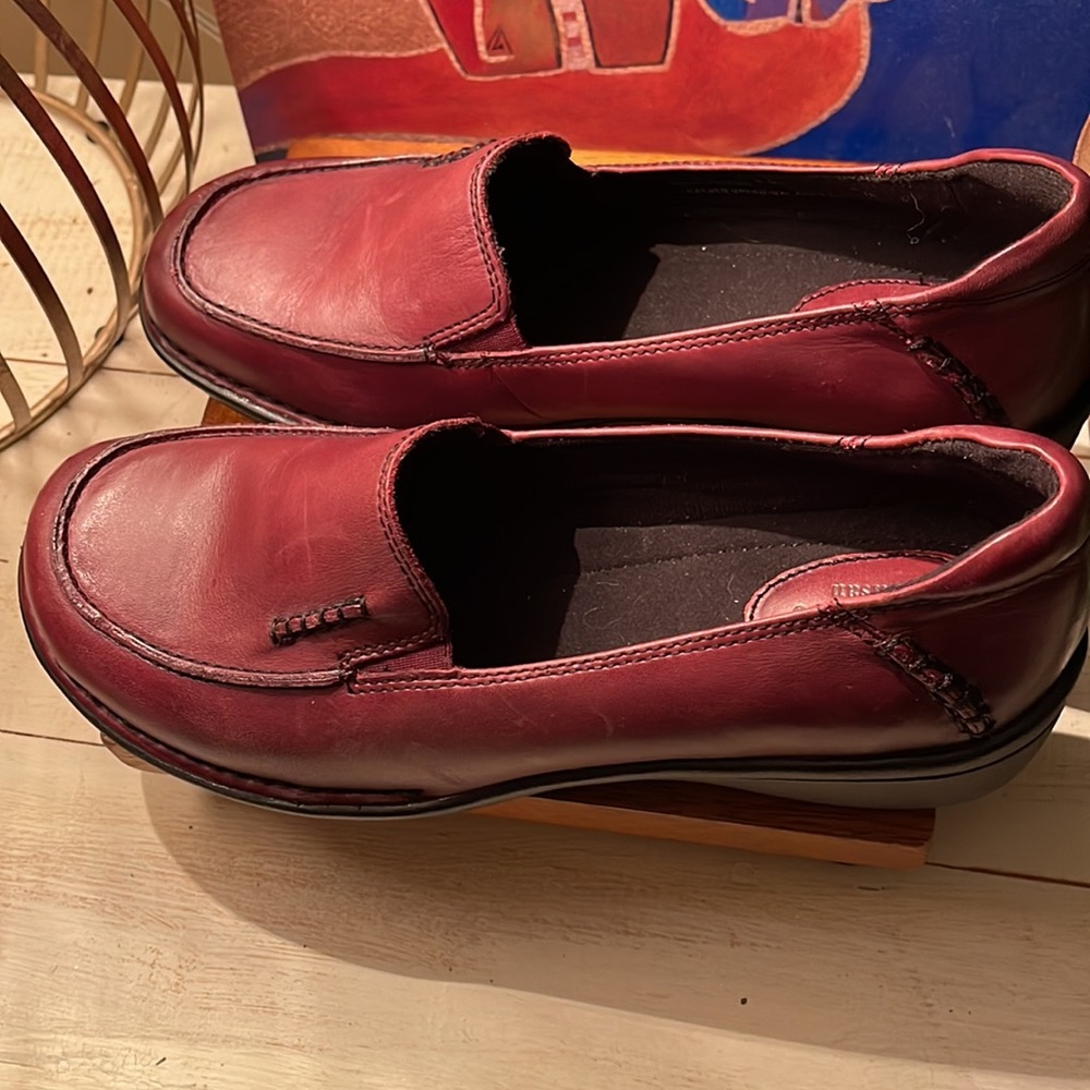 Clarks - Picture 2 of 4